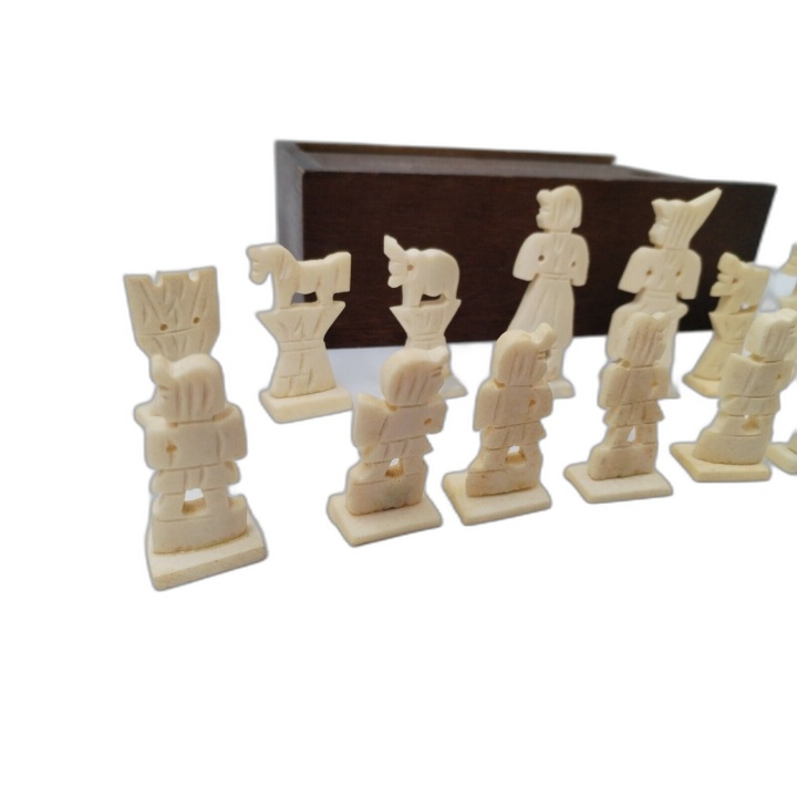 Jeu d'Échecs Artisanal - Pièces Sculptées à la Main en Os - Boîte Bois