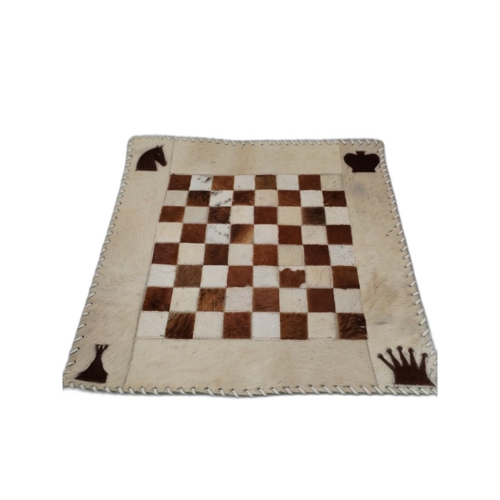 Échiquier Artisanal en Peau de Bête - Tapis de Jeu d'Échecs 61x61 cm C