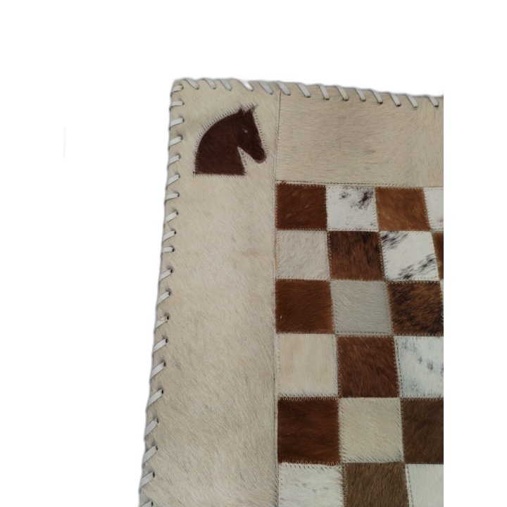 Échiquier Artisanal en Peau de Bête - Tapis de Jeu d'Échecs 61x61 cm C
