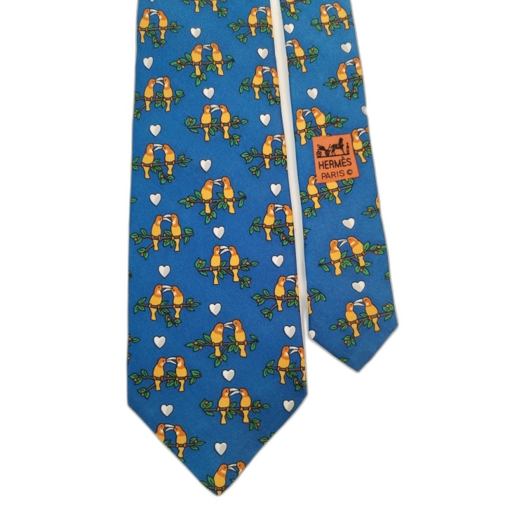 Cravate Hermès Paris Soie Bleue Motif Toucans & Cœurs - Excellent État