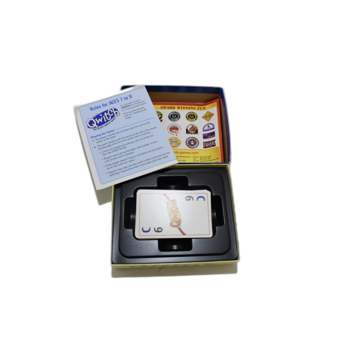Qwitch - Out of the Box - Jeu de cartes rapide 3-5 Joueurs - 7 ans+ -