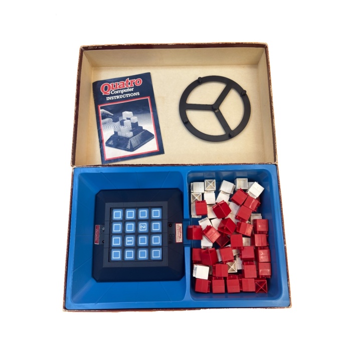Quatro Computer - MB Electronics - Jeu de strategie electronique