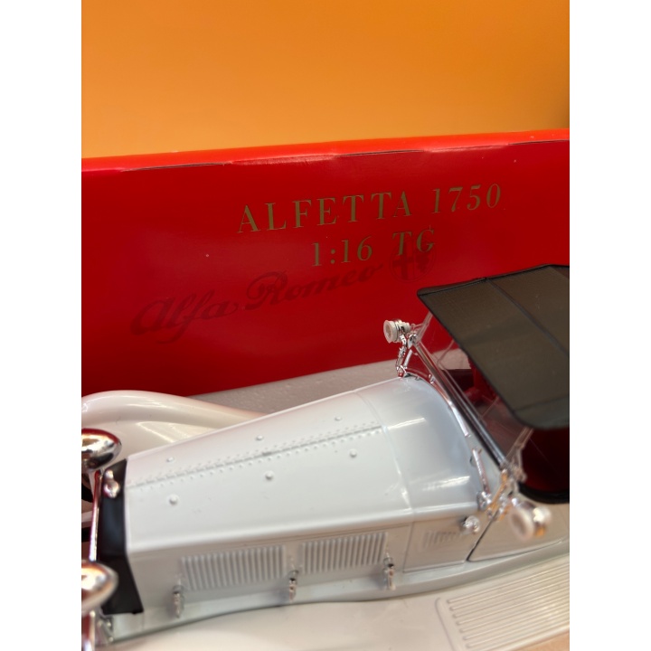 Alfa Romeo 1750 - Polistil - Voiture miniature collection 1:16 -