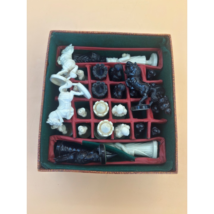 Jeu d'Echecs Médiéval - Plastique - Jeu de strategie +8 ans 2