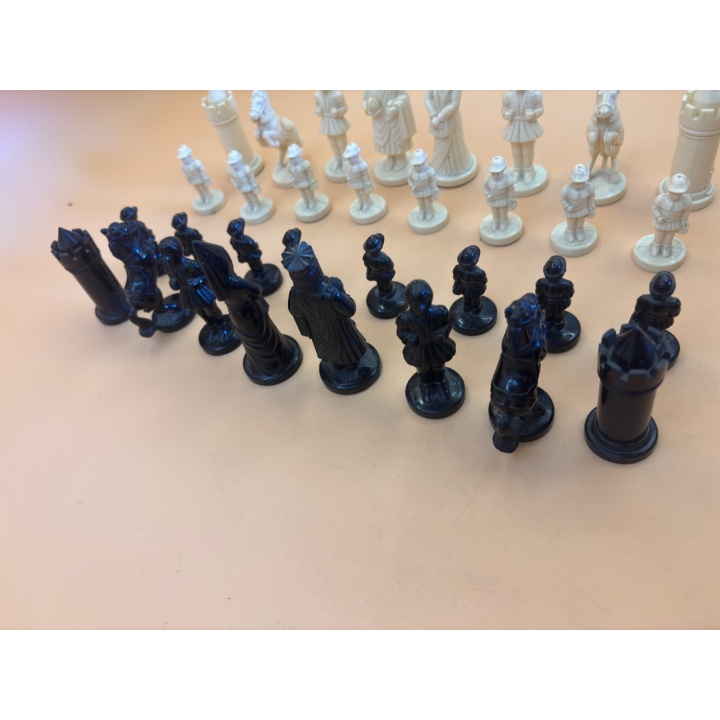 Jeu d'Echecs Médiéval - Plastique - Jeu de strategie +8 ans 2