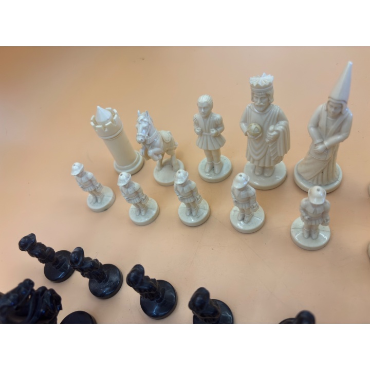 Jeu d'Echecs Médiéval - Plastique - Jeu de strategie +8 ans 2