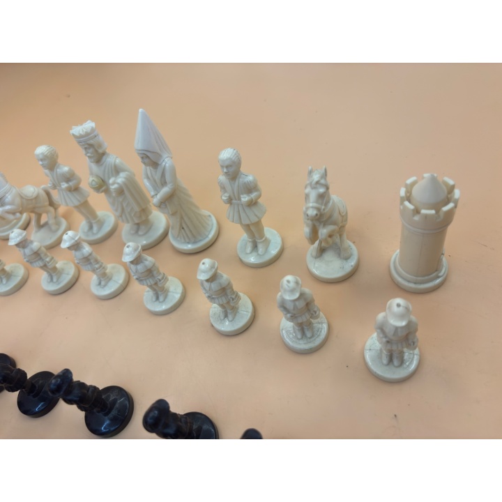 Jeu d'Echecs Médiéval - Plastique - Jeu de strategie +8 ans 2