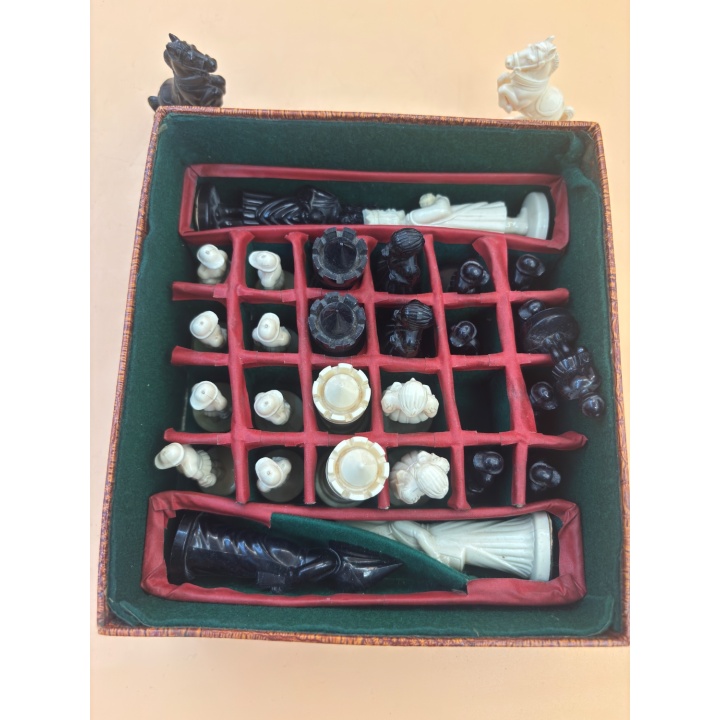 Jeu d'Echecs Médiéval - Plastique - Jeu de strategie +8 ans 2