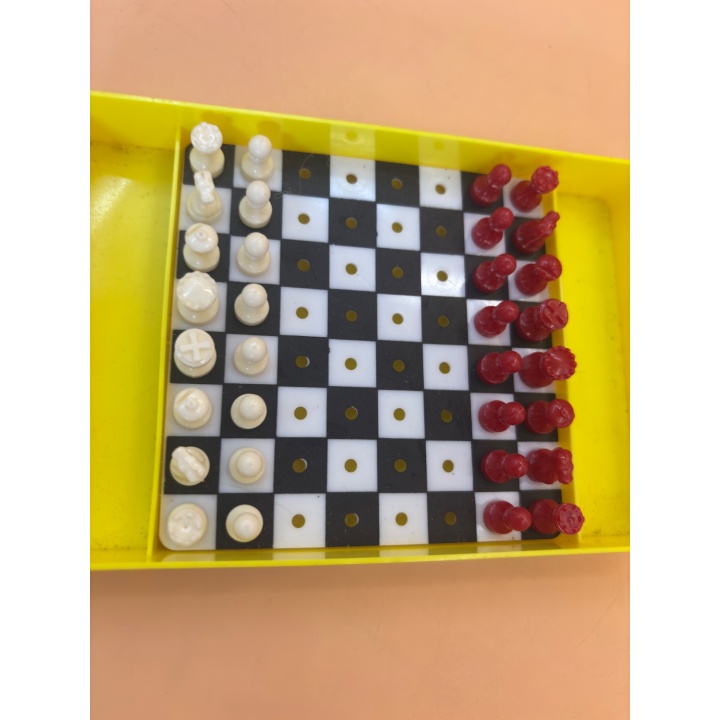 Jeu d'Échecs Vintage Plastique - Boîte Jaune - 2 Joueurs