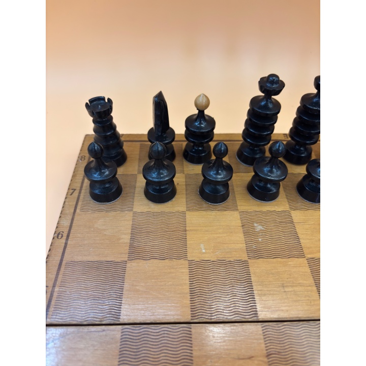 Jeu d'Échecs Bois Vintage - Plateau Pliable et Pièces Tournées