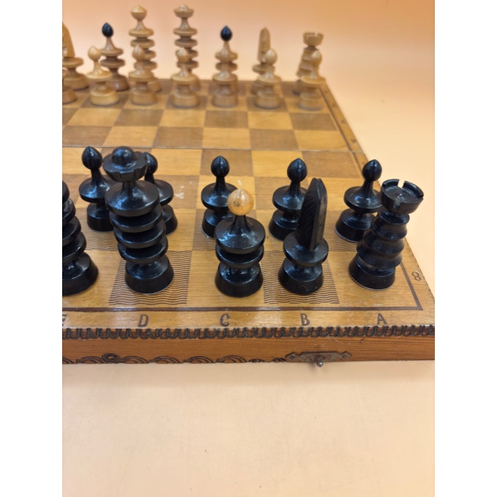 Jeu d'Échecs Bois Vintage - Plateau Pliable et Pièces Tournées
