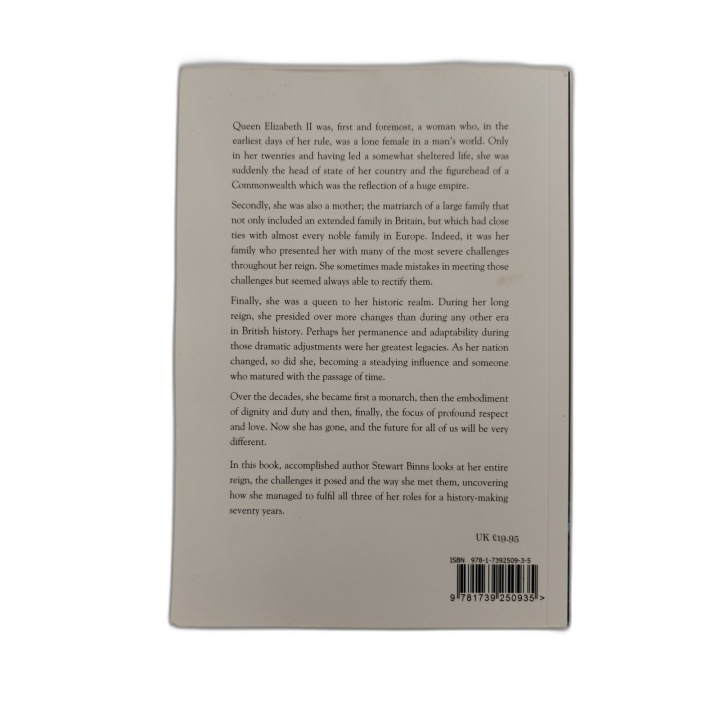 Queen Elizabeth II A Tribute - Stewart Binns - Livre Biographie Illust