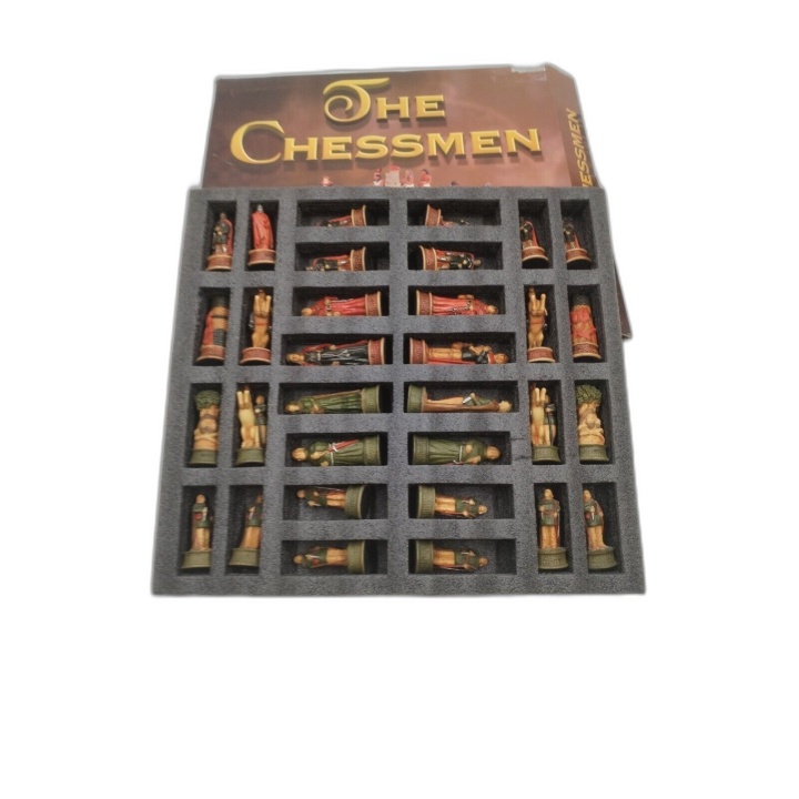 The Chessmen Jeu d'Échecs Thématique Figurines Robin des Bois - 2 Joue